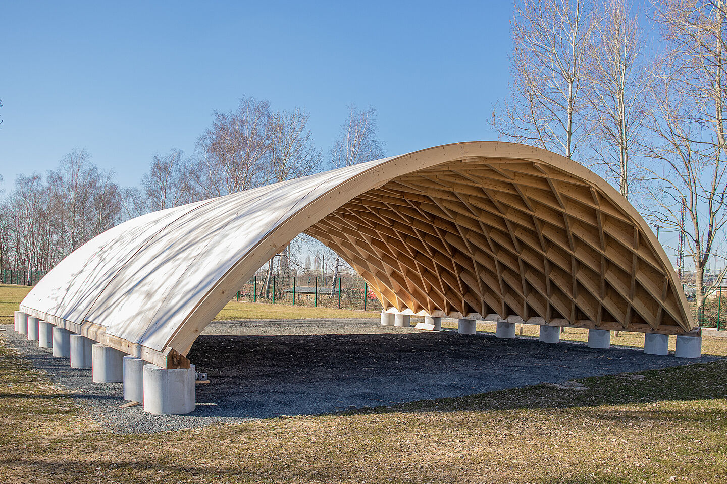 Weiterentwickeltes Zollingerdach Die Forschungsgruppe FLEX will der Zollinger-Bauweise zu einer Renaissance verhelfen. Auf der Denkmal-Messe zeigen sie zwei Elemente eines digital geplanten und konstruktiv weiterentwickelten Zollingerdachs.