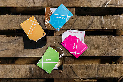 Bild zeigt bunte Musterkarten