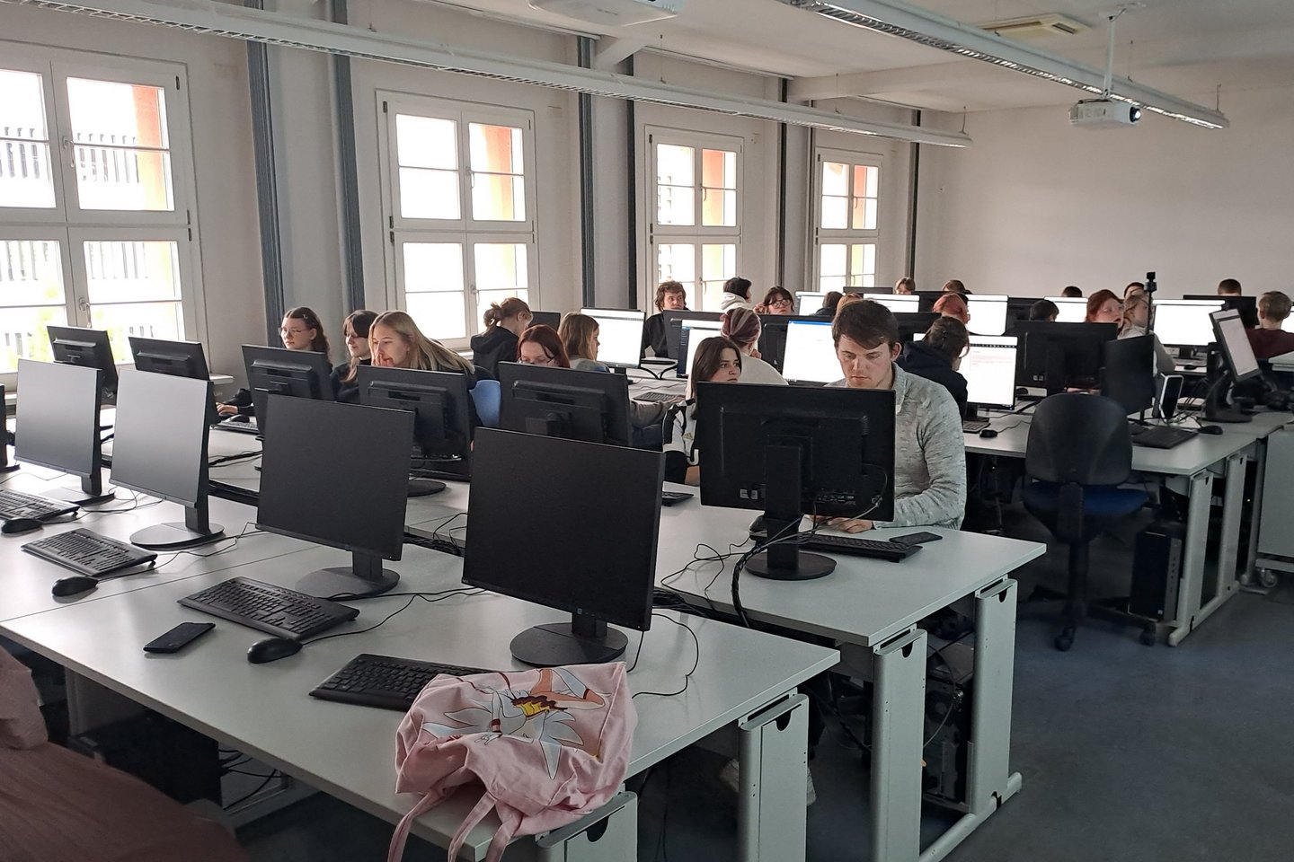 Zur Seite Personen & Ausstattung