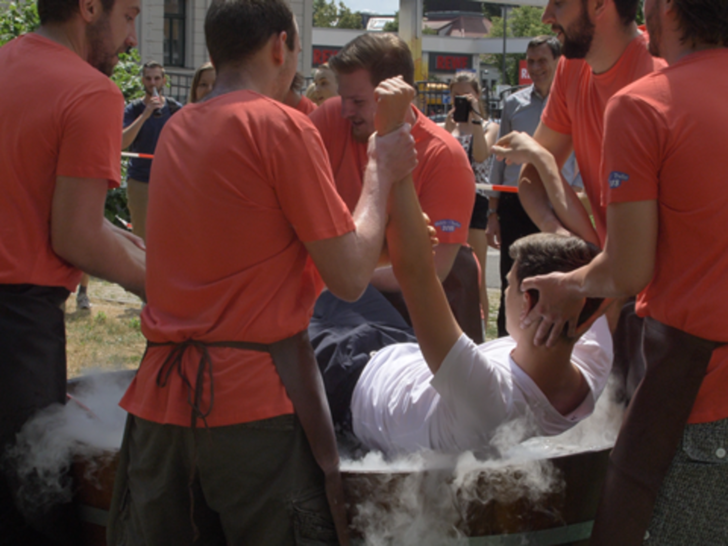 Studierende beim Gautschfest