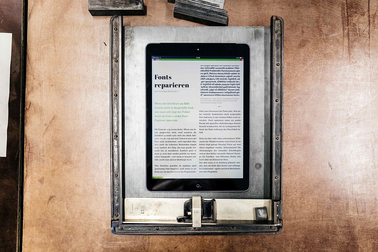 Bild eines iPads mit einem Artikel des Typografiemagazins