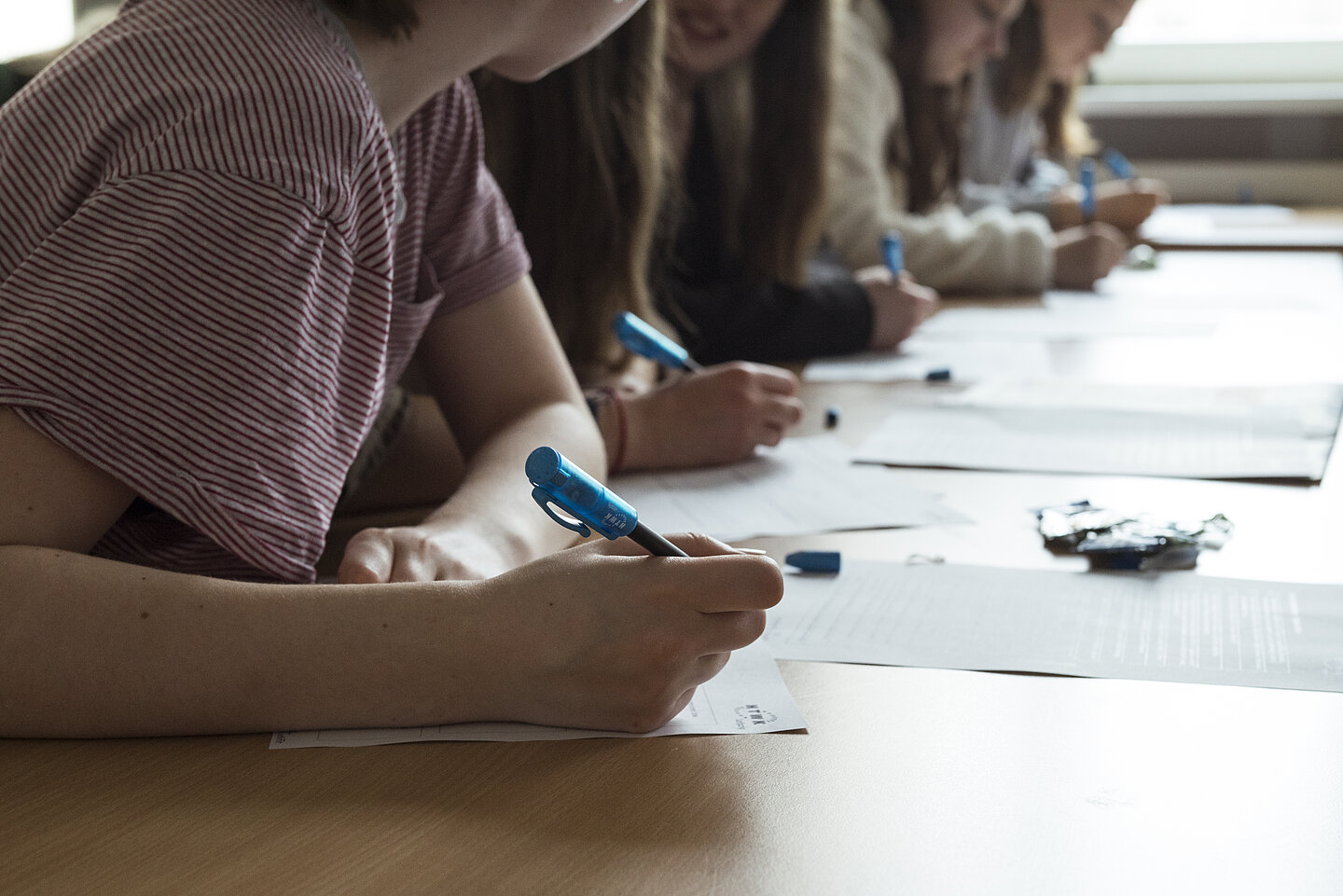 (Foto: Lara Müller/HTWK Leipzig) schreibende Hände