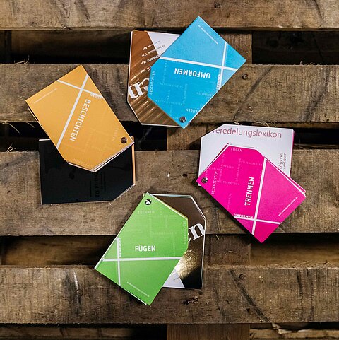 Bild zeigt bunte Musterkarten