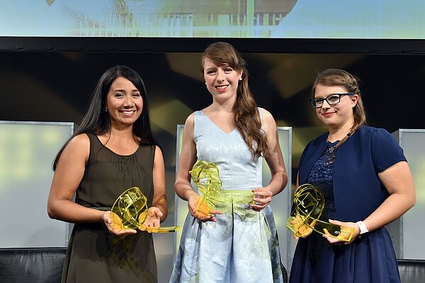 Die drei Preisträgerinnen; links Anna-Maria Daschner von der TU Ilmenau. (Quelle ARD/ZDF Förderpreis/Pflug)