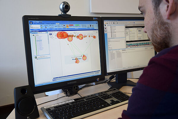 Eyetracking-Test: In studentischen Projekten wie diesem wird die Usability-Analyse beispielsweise von Bedienoberflächen durchgeführt. (Foto: HTWK Leipzig)