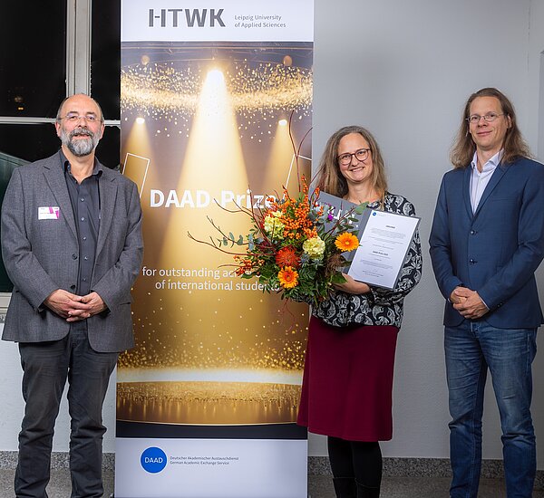 DAAD-Preis 2025 Pavla Nejezchleba mit Prof. Mario Hlawitschka und Prof. Gerhard Hacker DAAD-Preisträgerin Pavla Nejezchleba mit Prof. Mario Hlawitschka und Prof. Gerhard Hacker