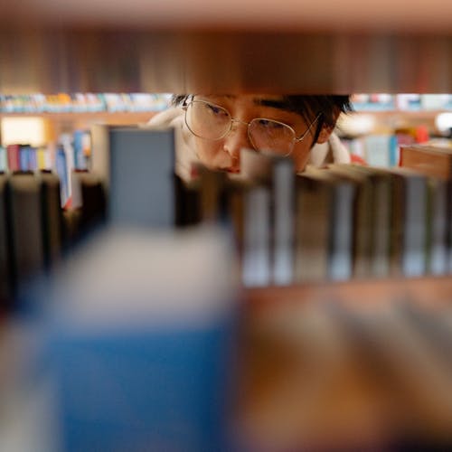 Stockfoto eines Bücherregals