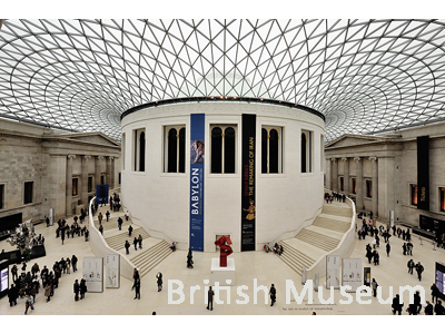 Blick in das Innere des British Museums in London, in den Dome.